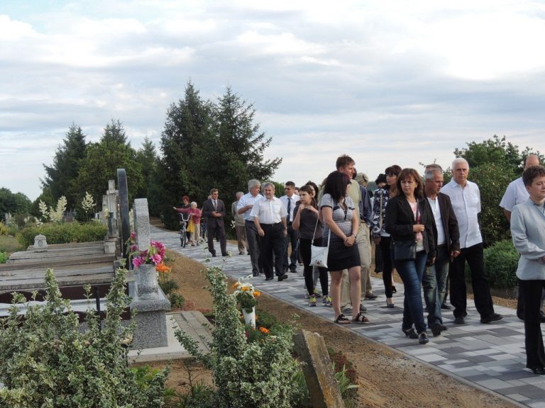 Nyírpazony TEMETŐI SÉTÁNY ÁTADÁSA
