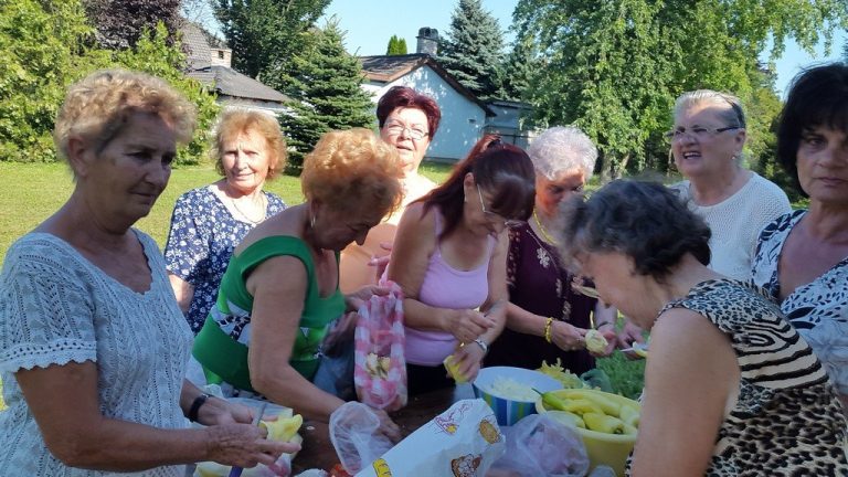 Lecsófőzés a Csalogány Idősek klubjában