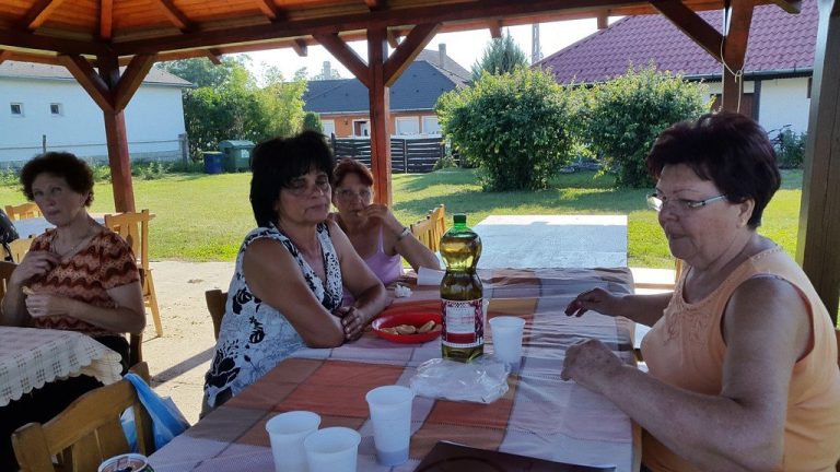 Lecsófőzés a Csalogány Idősek klubjában