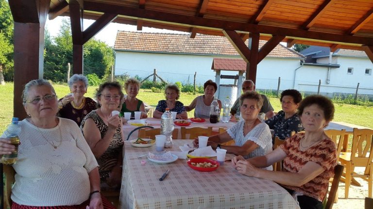 Lecsófőzés a Csalogány Idősek klubjában
