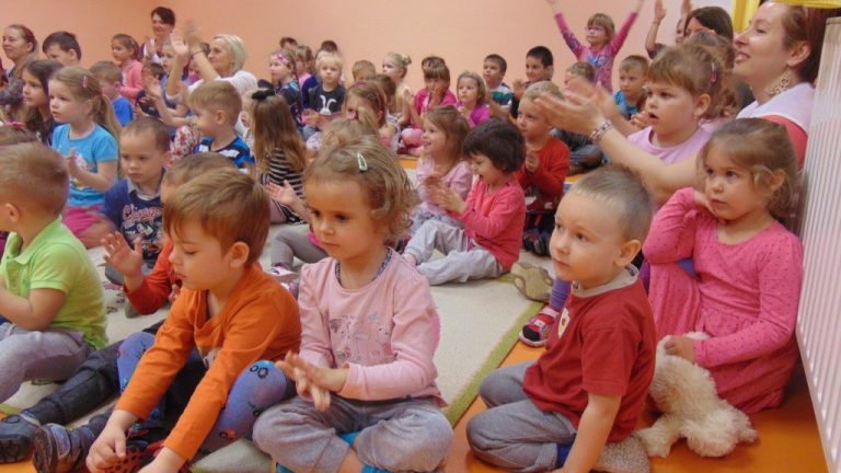 Bibuczi zenés színház Gyuláról Nagyotmondó Tóbiás mesejátéka