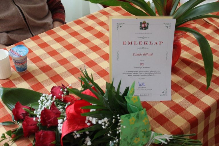 Tamás Béláné köszöntése 90 év