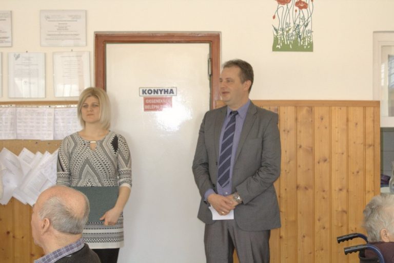 Nőnapi köszöntő idősek otthona