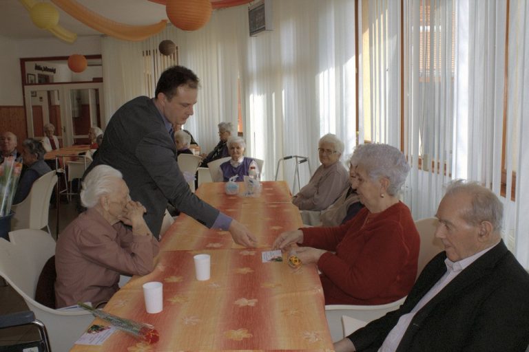 Nőnapi köszöntő idősek otthona