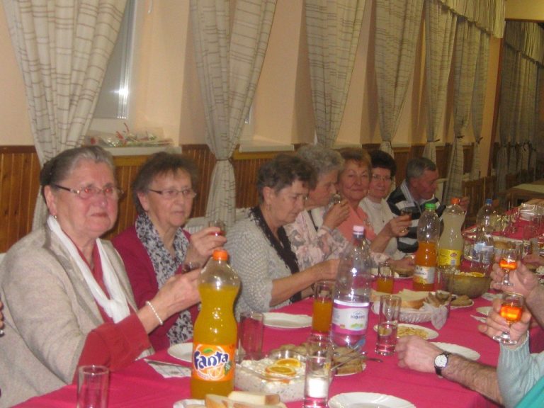 Nőnap a Csalogány Idősek Klubjában