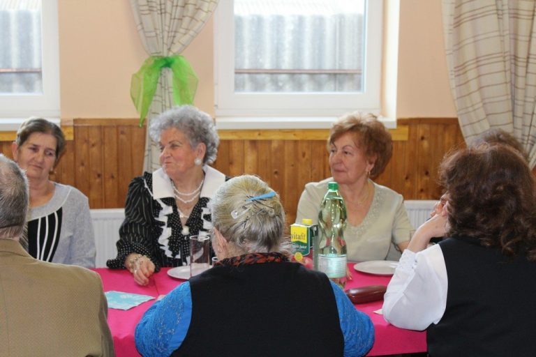 Nőnapi köszöntő Csalogány Idősek Klubja
