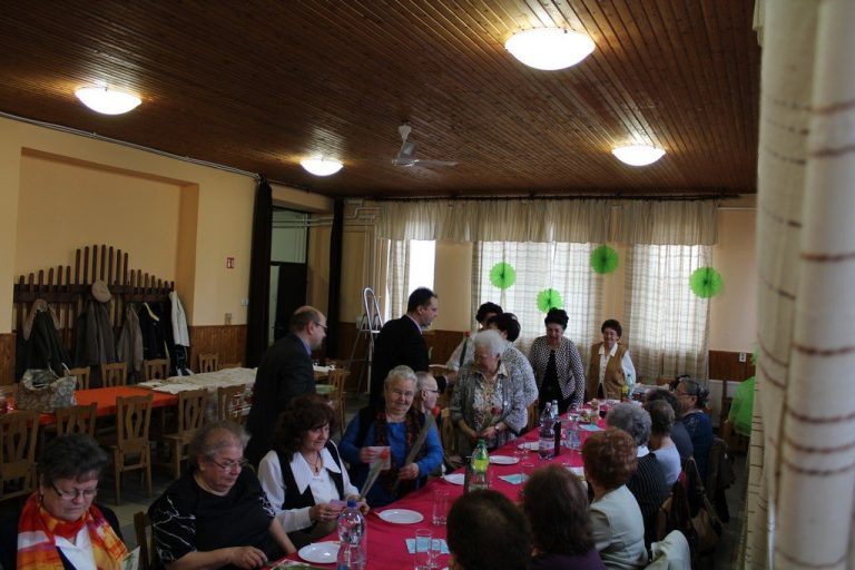 Nőnapi köszöntő Csalogány Idősek Klubja