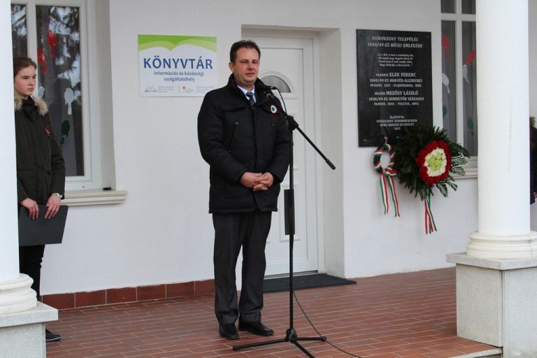Könyvtárátadás