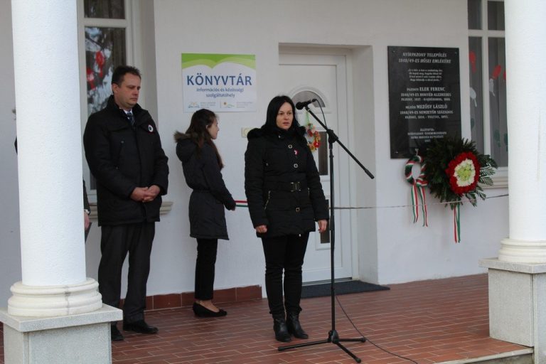 Könyvtárátadás