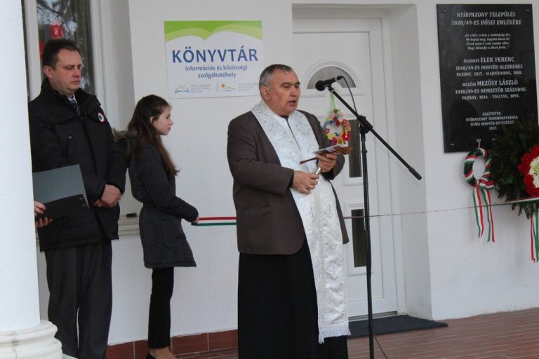 Könyvtárátadás