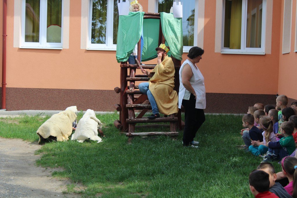 Óvó nénik mesejátéka