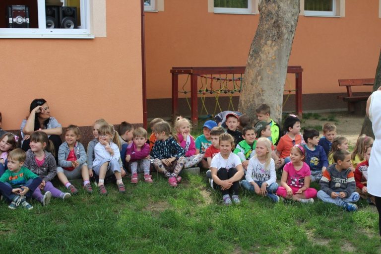Óvó nénik mesejátéka