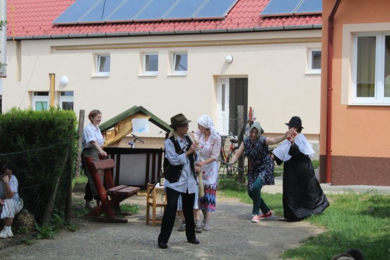 Óvó nénik mesejátéka