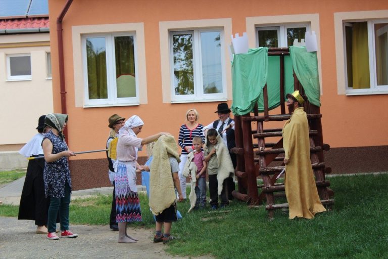 Óvó nénik mesejátéka