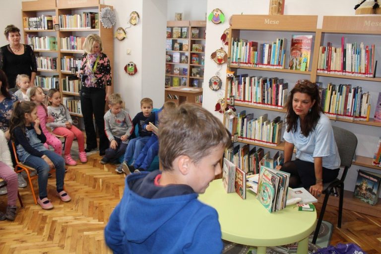 Könyvtár Író-olvasó találkozó Tóth Krisztina