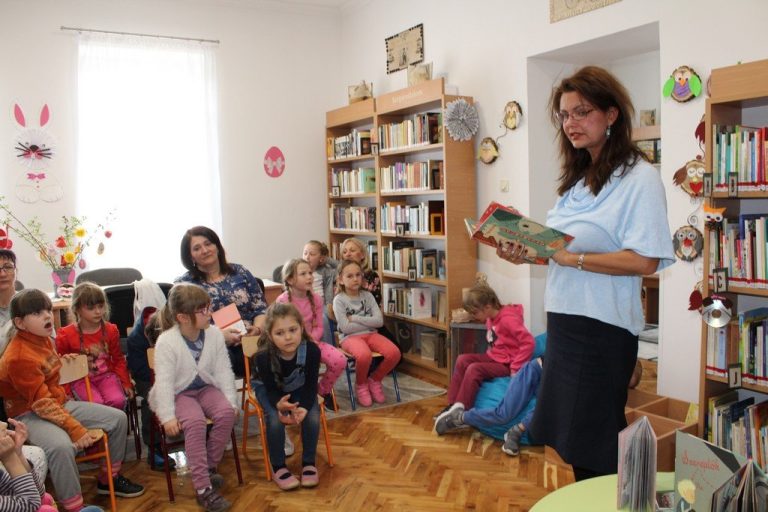 Könyvtár Író-olvasó találkozó Tóth Krisztina