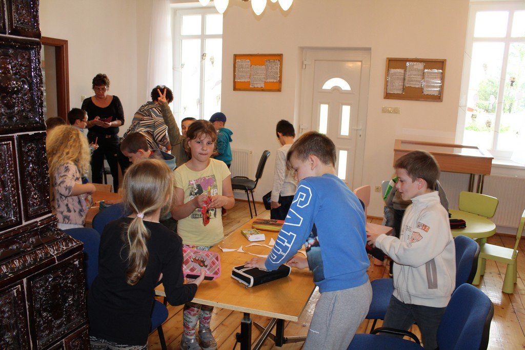 könyvtárban