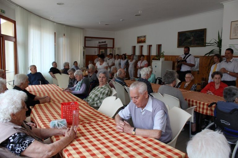 Turi Lajos köszöntése 90 éves