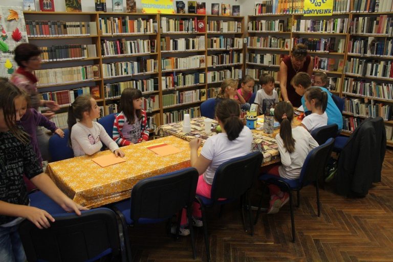 Könyvtár kézműves foglalkozás