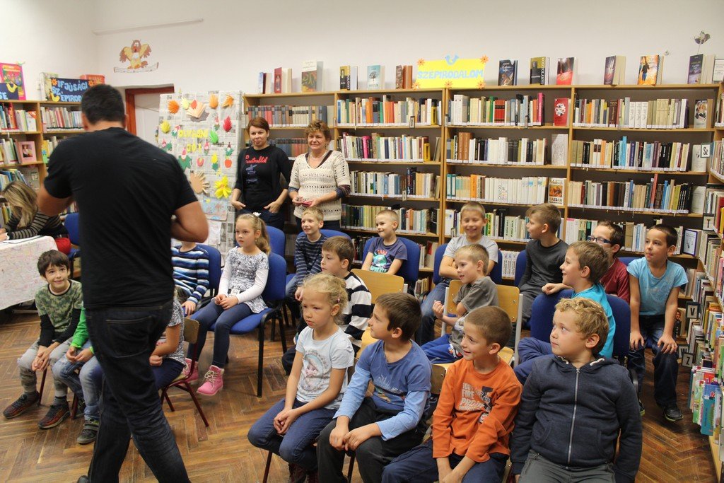 Könyvtár kézműves foglalkozás