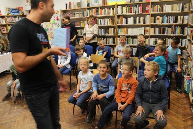 Könyvtár kézműves foglalkozás