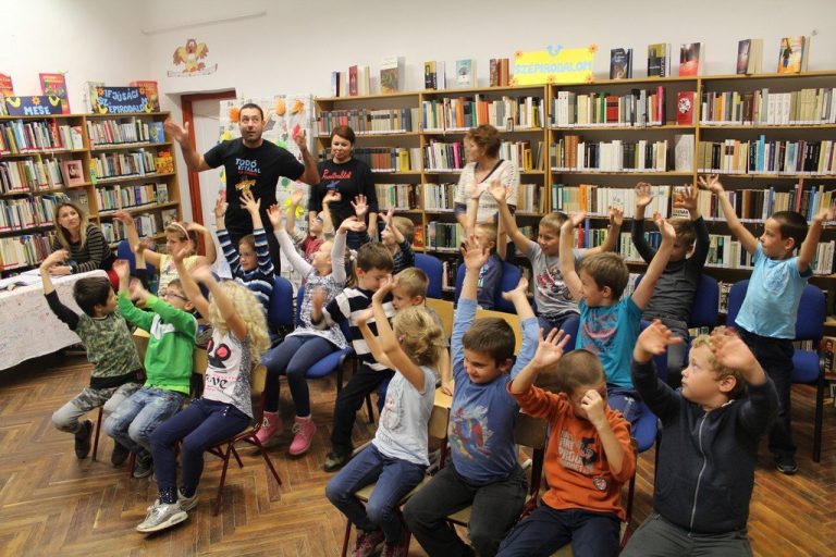 Könyvtár kézműves foglalkozás