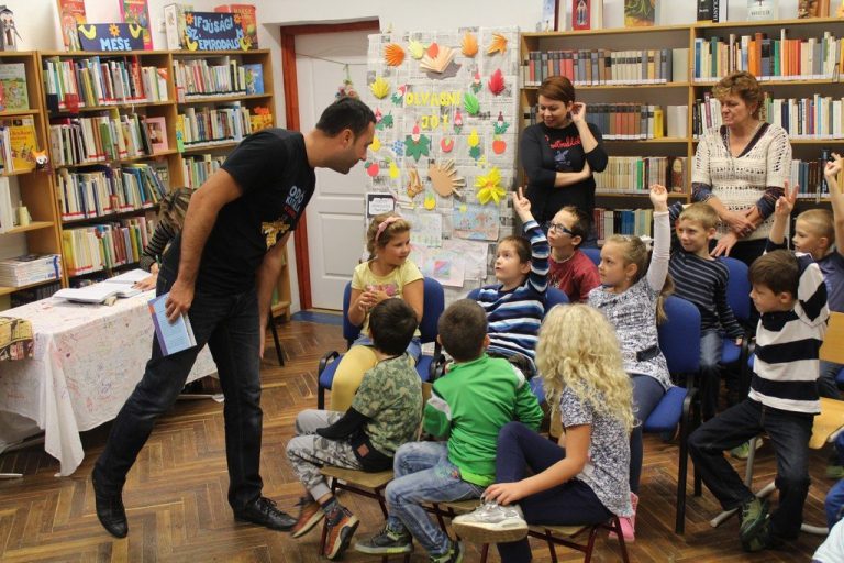 Könyvtár kézműves foglalkozás