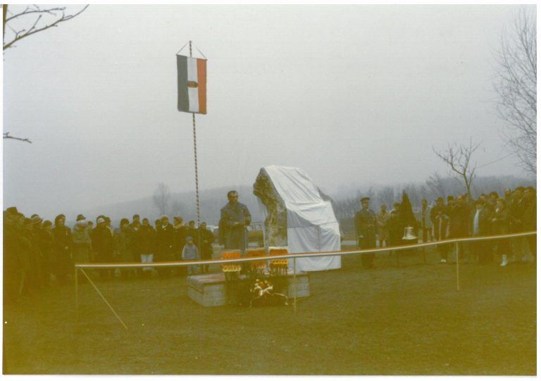 1993 Nyírpazonyi temető emlékmű átadás