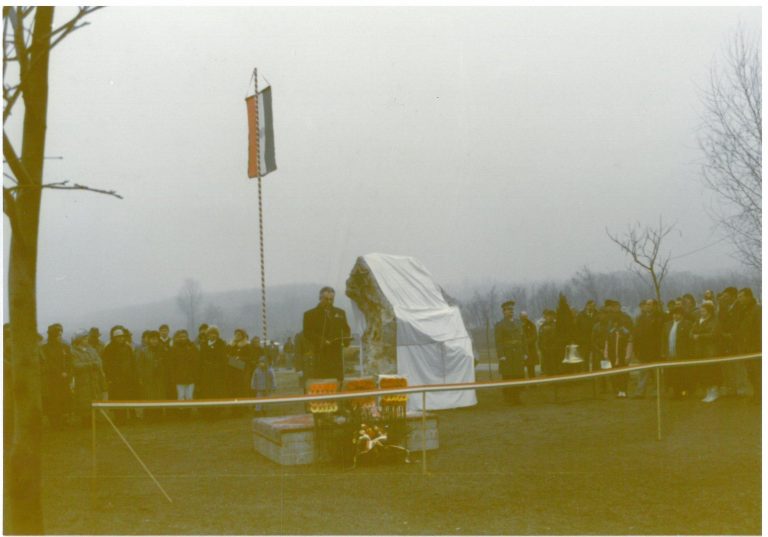 1993 Nyírpazonyi temető emlékmű átadás