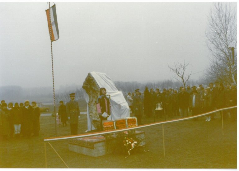 1993 Nyírpazonyi temető emlékmű átadás
