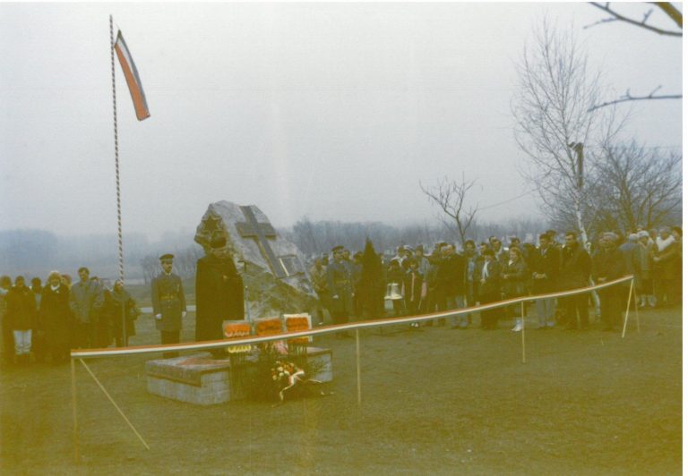 1993 Nyírpazonyi temető emlékmű átadás